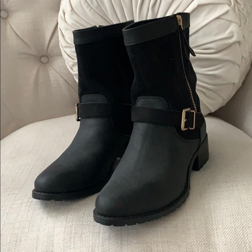 NWOT Charles by Charles David gold detail boot